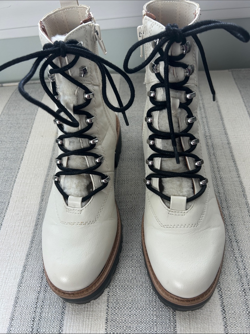 Indigo Rd. Cream Lace-Up Faux Leather Ankle Boots with Black Laces Size 6.5
